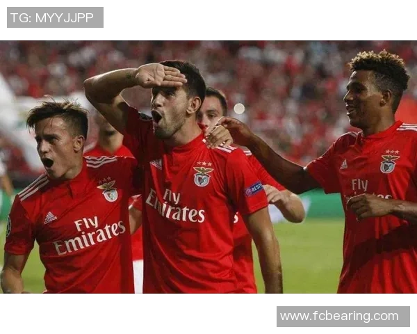 本菲卡逆转巴黎圣日耳曼友谊赛绝杀瞬间引发全场狂欢集锦回顾