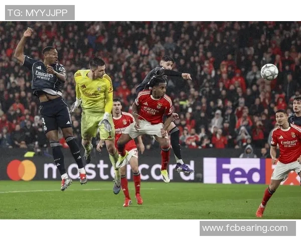 欧冠激战：那不勒斯与本菲卡战成平局精彩瞬间回顾