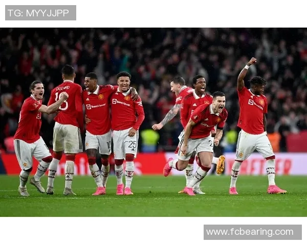 足总杯惊现冷门曼联与里昂激战成和引发全场热议