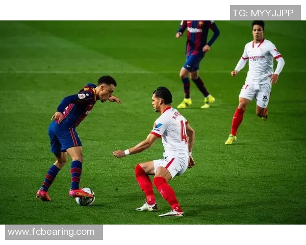 国王杯决赛巴萨大胜曼联战术解析与比赛精彩瞬间回顾 国王杯决赛巴萨大胜曼联战术解析与比赛精彩瞬间回顾