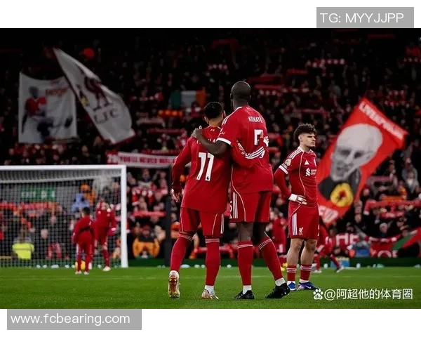 英超精彩对决里昂逆转拜仁帽子戏法引发争议判罚热议